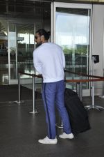 Kunal Kapoor snapped at airport on 24th May 2016